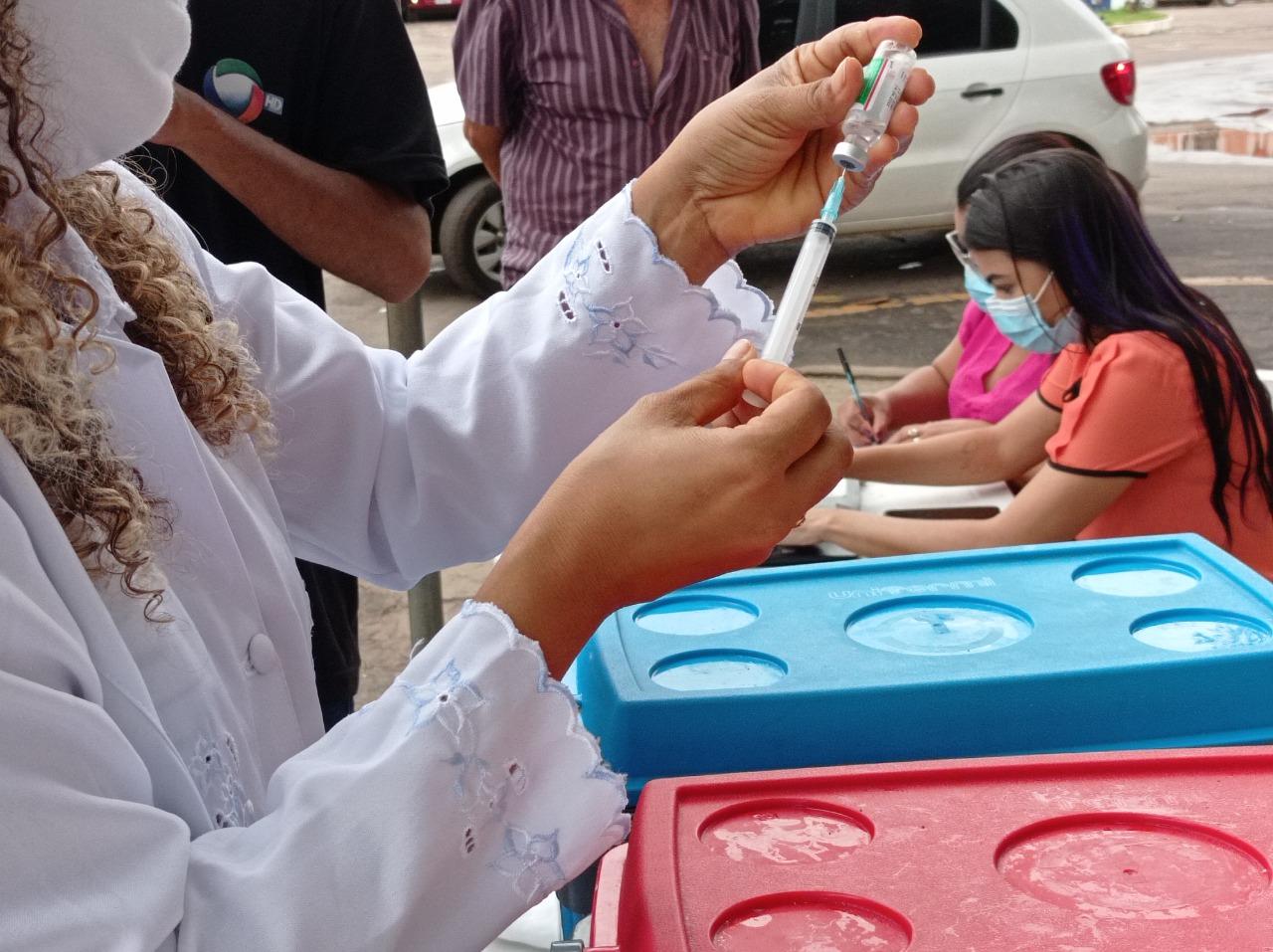 Vacinação em Bacabal alcança idosos a partir de 80 anos em sistema de Drive Thru Vacinação em Bacabal alcança idosos a partir de 80 anos em sistema de Drive Thru