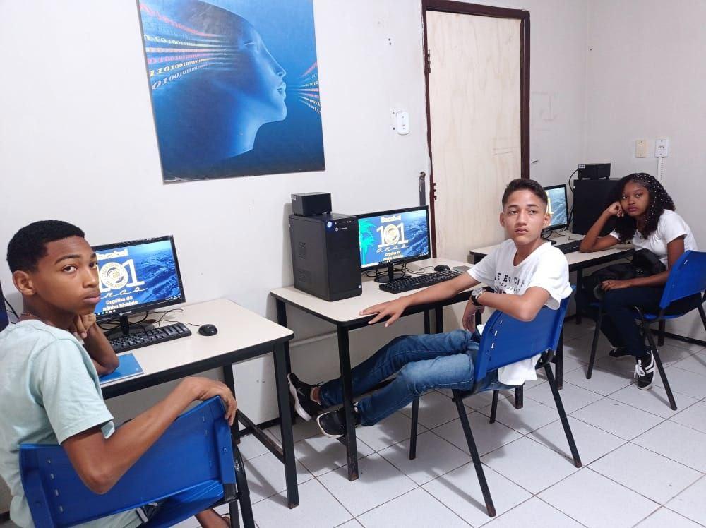 Secretaria de Emprego e Renda inicia novas turmas dos cursos profissionalizantes de informática.