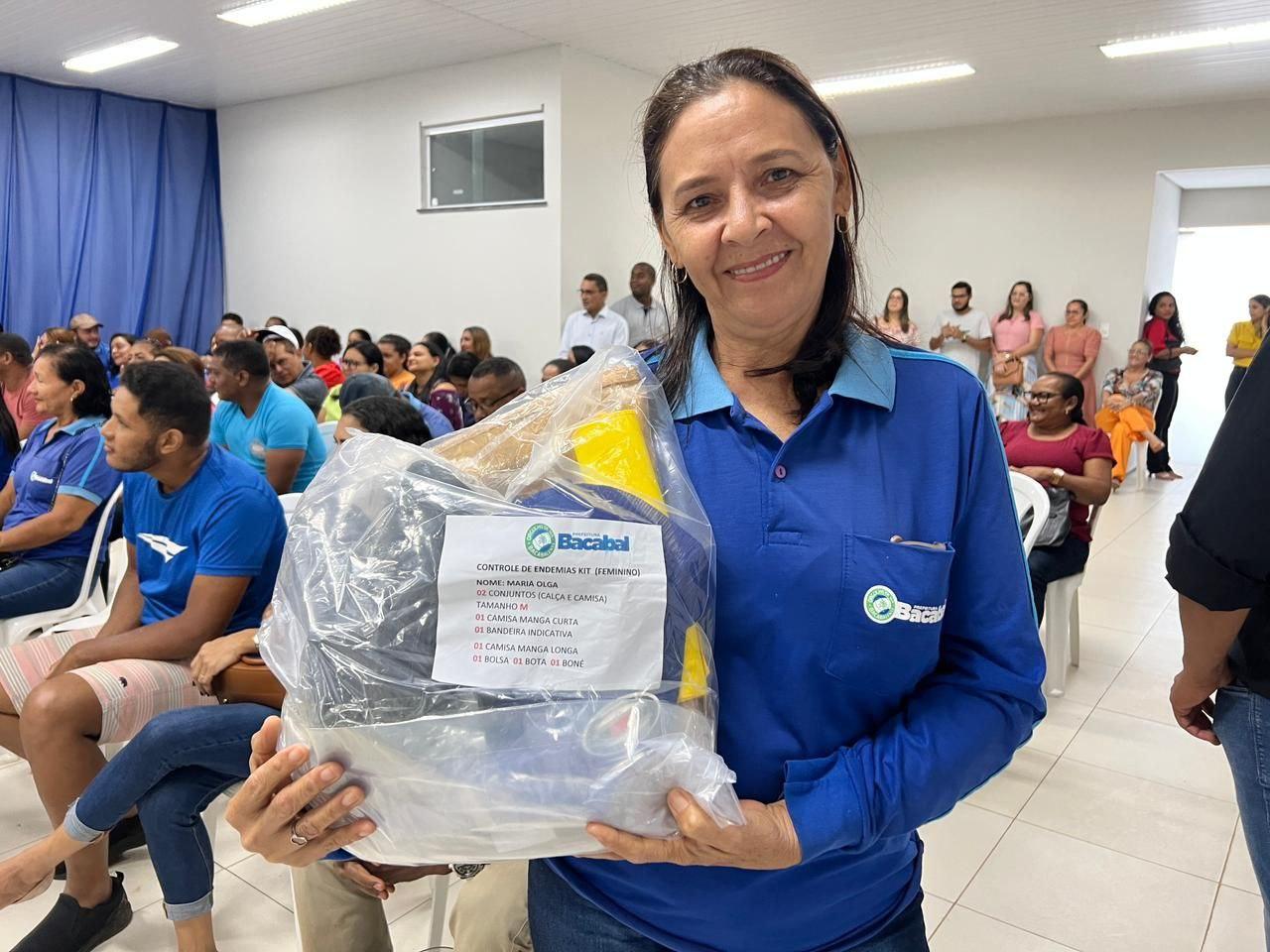 Prefeitura entrega kits de trabalho aos agentes de controle de endemias