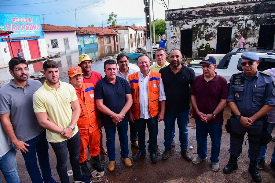 Auxílio-enchente  criado pelo prefeito de Bacabal é exemplo para os outros municípios, diz Governador Brandão