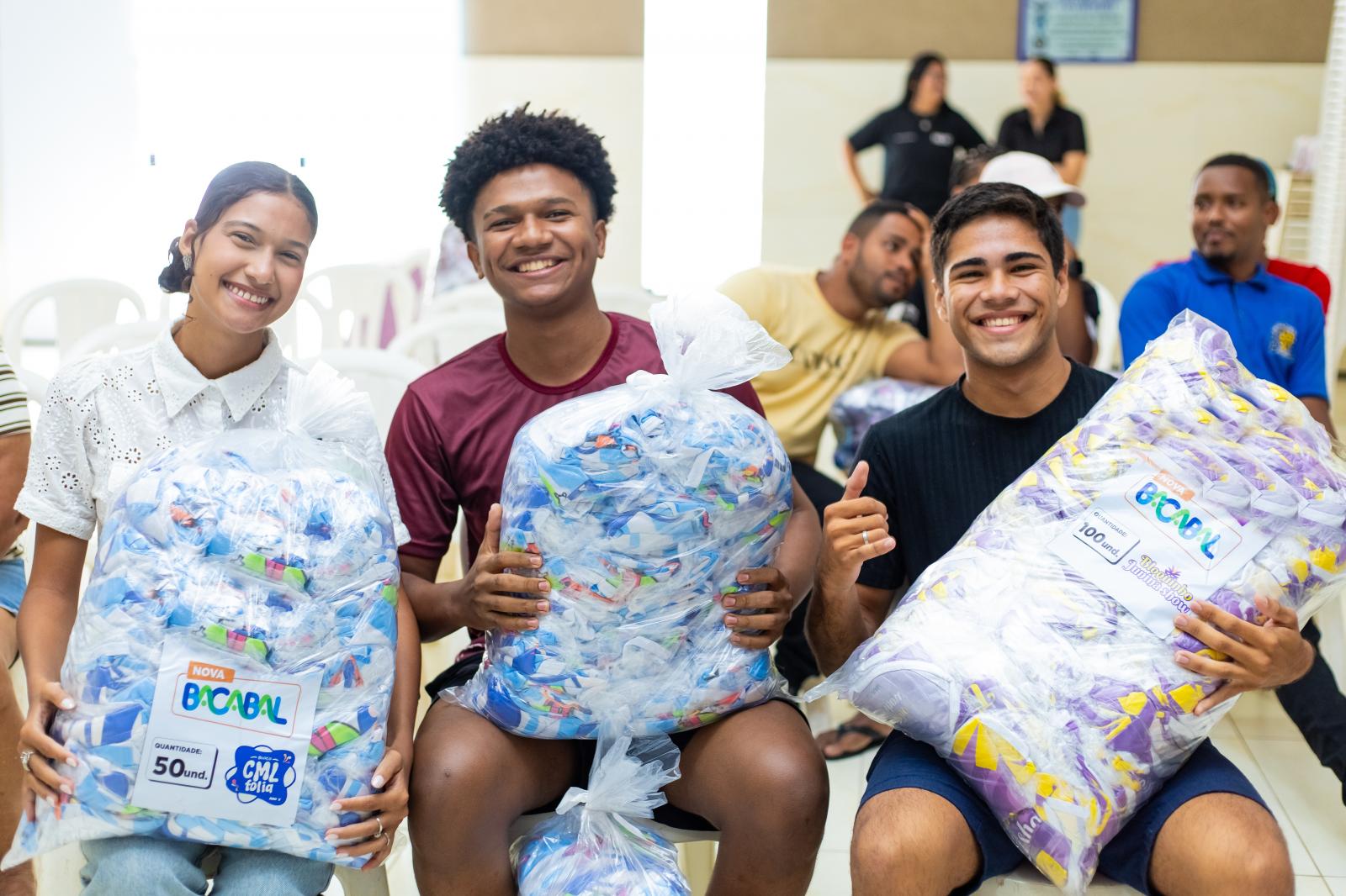 Prefeitura de Bacabal fortalece blocos tradicionais com entrega de abadás para o Carnaval 2026